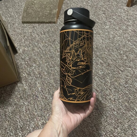 Attack on Titan Stainless Steel Water Bottle With Laser Engraved Design - Picture 2 of 8